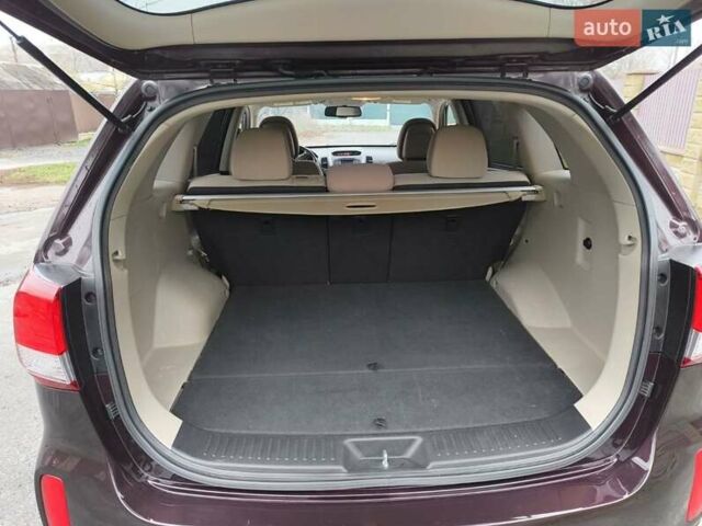 Красный Киа Соренто, объемом двигателя 2.36 л и пробегом 200 тыс. км за 12500 $, фото 10 на Automoto.ua