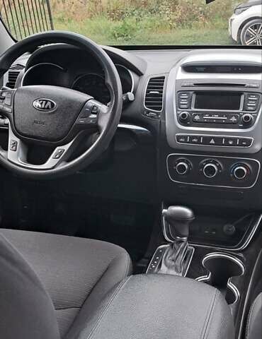 Красный Киа Соренто, объемом двигателя 2.36 л и пробегом 180 тыс. км за 13200 $, фото 8 на Automoto.ua