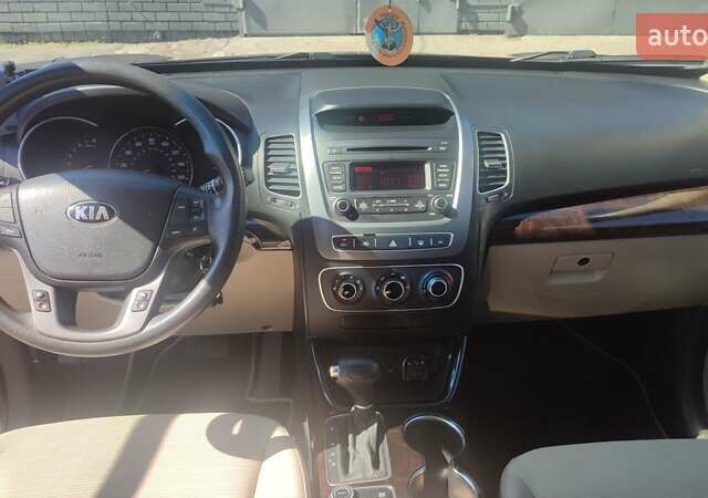Красный Киа Соренто, объемом двигателя 2.35 л и пробегом 162 тыс. км за 14900 $, фото 7 на Automoto.ua