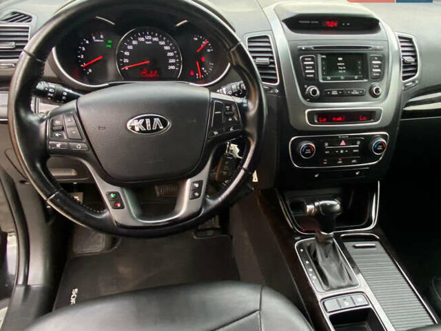 Красный Киа Соренто, объемом двигателя 2.2 л и пробегом 229 тыс. км за 15950 $, фото 11 на Automoto.ua