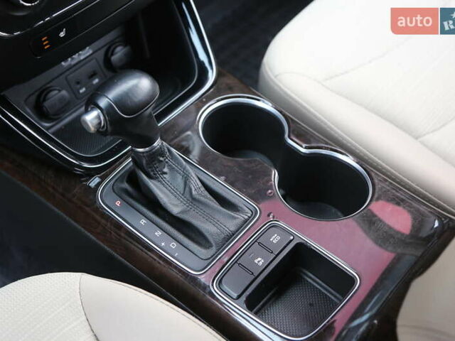 Красный Киа Соренто, объемом двигателя 2.36 л и пробегом 203 тыс. км за 13000 $, фото 21 на Automoto.ua