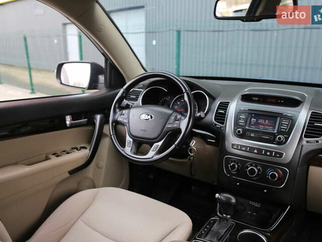 Красный Киа Соренто, объемом двигателя 2.36 л и пробегом 203 тыс. км за 13000 $, фото 12 на Automoto.ua