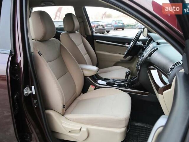 Красный Киа Соренто, объемом двигателя 2.36 л и пробегом 203 тыс. км за 13000 $, фото 11 на Automoto.ua