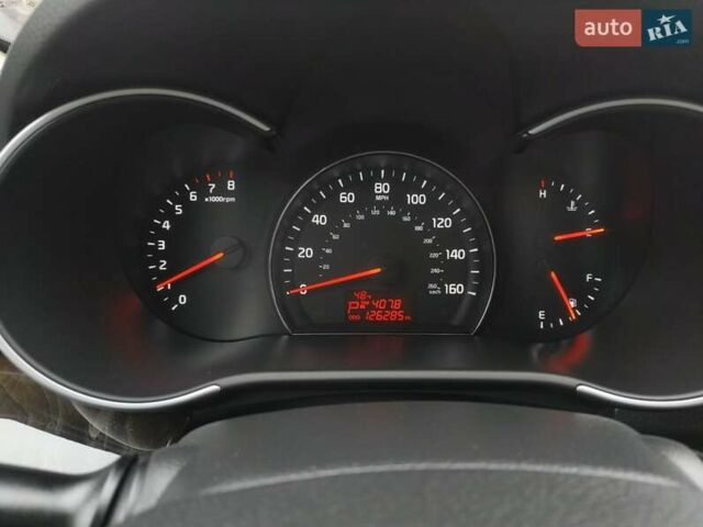 Красный Киа Соренто, объемом двигателя 2.36 л и пробегом 200 тыс. км за 12500 $, фото 8 на Automoto.ua