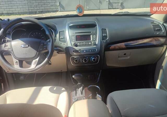 Красный Киа Соренто, объемом двигателя 2.35 л и пробегом 162 тыс. км за 14900 $, фото 9 на Automoto.ua