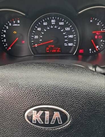 Красный Киа Соренто, объемом двигателя 2.36 л и пробегом 180 тыс. км за 13200 $, фото 12 на Automoto.ua