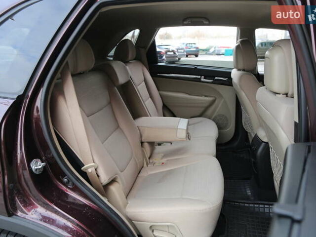 Красный Киа Соренто, объемом двигателя 2.36 л и пробегом 203 тыс. км за 13000 $, фото 10 на Automoto.ua