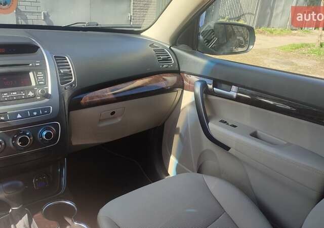 Красный Киа Соренто, объемом двигателя 2.35 л и пробегом 162 тыс. км за 14900 $, фото 8 на Automoto.ua