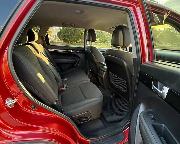 Червоний Кіа Соренто, об'ємом двигуна 2.4 л та пробігом 170 тис. км за 11900 $, фото 7 на Automoto.ua