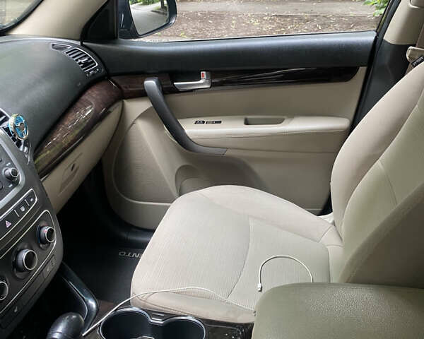 Червоний Кіа Соренто, об'ємом двигуна 2.35 л та пробігом 185 тис. км за 12100 $, фото 16 на Automoto.ua