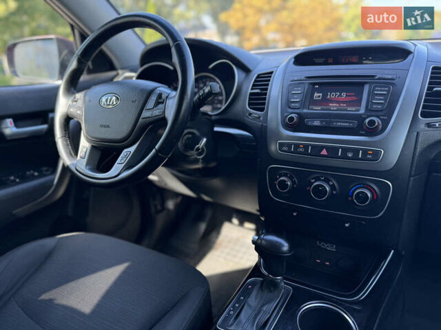 Червоний Кіа Соренто, об'ємом двигуна 2.4 л та пробігом 117 тис. км за 11500 $, фото 19 на Automoto.ua