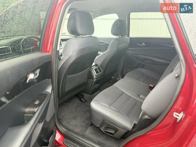 Красный Киа Соренто, объемом двигателя 2.4 л и пробегом 202 тыс. км за 13499 $, фото 19 на Automoto.ua