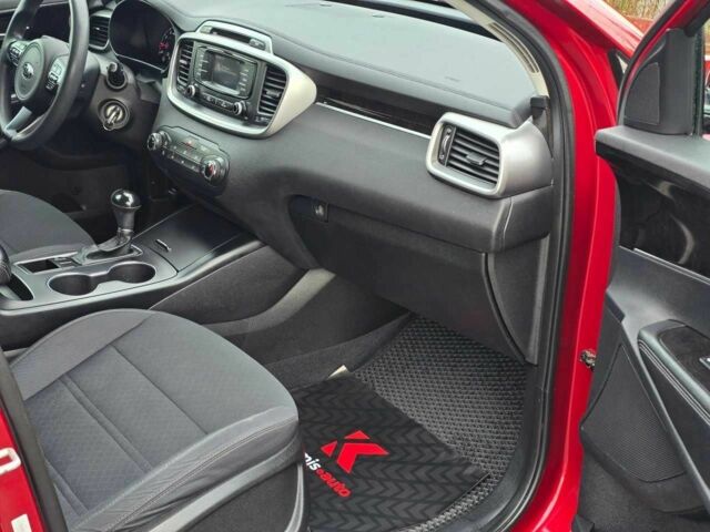 Красный Киа Соренто, объемом двигателя 2.4 л и пробегом 160 тыс. км за 12499 $, фото 18 на Automoto.ua