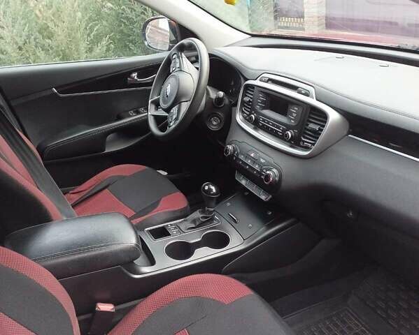 Красный Киа Соренто, объемом двигателя 2.36 л и пробегом 100 тыс. км за 14700 $, фото 5 на Automoto.ua