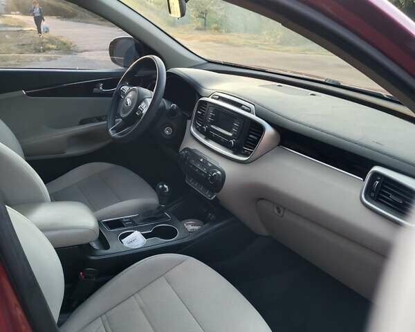 Красный Киа Соренто, объемом двигателя 2.36 л и пробегом 217 тыс. км за 13000 $, фото 6 на Automoto.ua