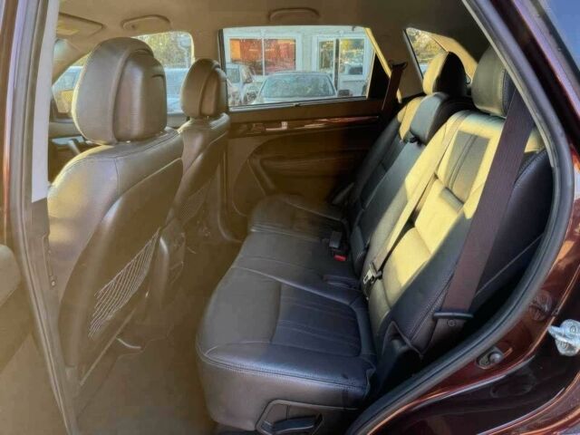 Красный Киа Соренто, объемом двигателя 2.4 л и пробегом 77 тыс. км за 3150 $, фото 9 на Automoto.ua