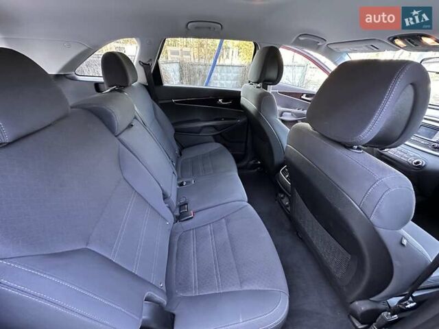 Красный Киа Соренто, объемом двигателя 2.4 л и пробегом 130 тыс. км за 13700 $, фото 13 на Automoto.ua