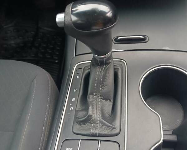 Красный Киа Соренто, объемом двигателя 2.36 л и пробегом 130 тыс. км за 17500 $, фото 14 на Automoto.ua