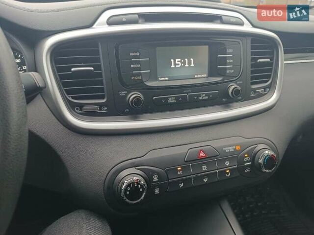 Красный Киа Соренто, объемом двигателя 2.36 л и пробегом 130 тыс. км за 17500 $, фото 8 на Automoto.ua