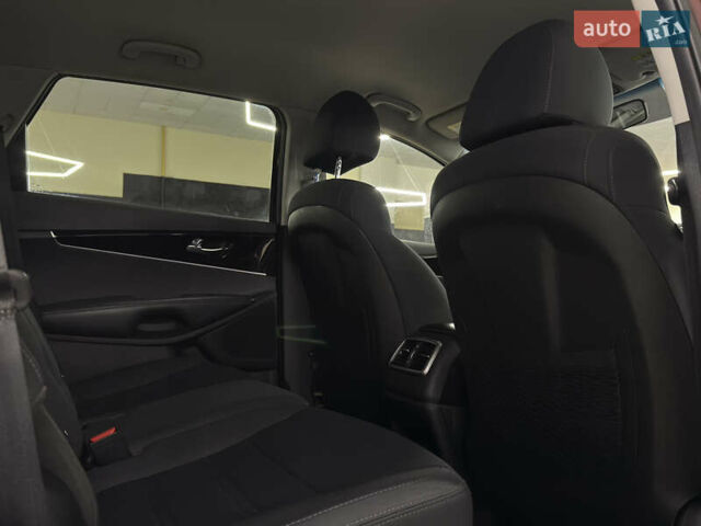 Красный Киа Соренто, объемом двигателя 2.36 л и пробегом 96 тыс. км за 17999 $, фото 20 на Automoto.ua