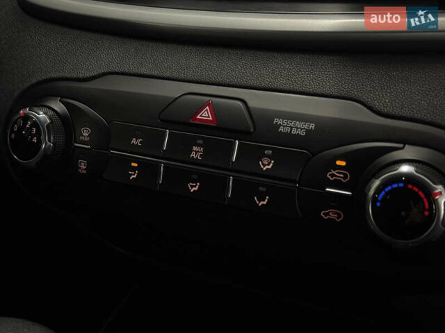 Красный Киа Соренто, объемом двигателя 2.36 л и пробегом 96 тыс. км за 17999 $, фото 27 на Automoto.ua