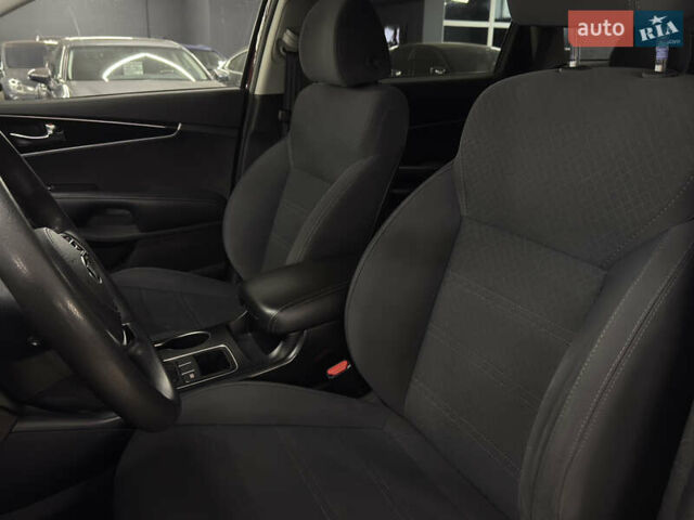 Красный Киа Соренто, объемом двигателя 2.36 л и пробегом 96 тыс. км за 17999 $, фото 15 на Automoto.ua