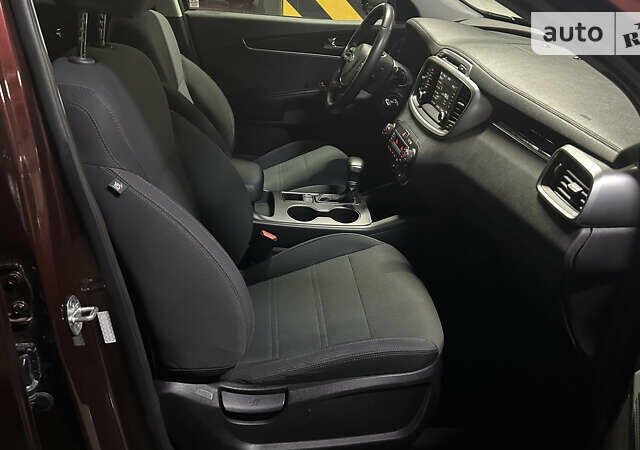 Красный Киа Соренто, объемом двигателя 2.36 л и пробегом 99 тыс. км за 18900 $, фото 60 на Automoto.ua