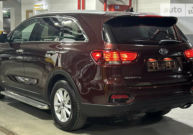 Красный Киа Соренто, объемом двигателя 2.36 л и пробегом 99 тыс. км за 18900 $, фото 24 на Automoto.ua