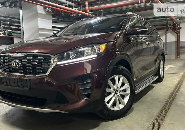 Красный Киа Соренто, объемом двигателя 2.36 л и пробегом 99 тыс. км за 18900 $, фото 2 на Automoto.ua