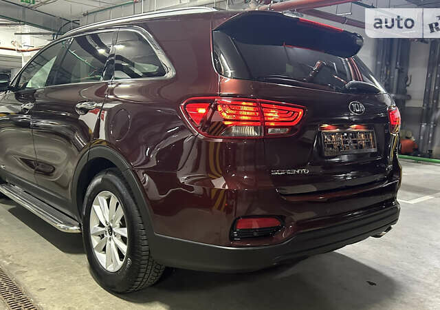 Красный Киа Соренто, объемом двигателя 2.36 л и пробегом 99 тыс. км за 18900 $, фото 9 на Automoto.ua