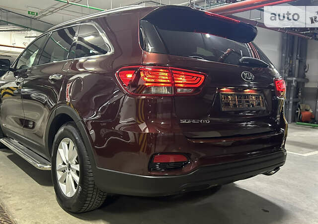 Красный Киа Соренто, объемом двигателя 2.36 л и пробегом 99 тыс. км за 18900 $, фото 8 на Automoto.ua