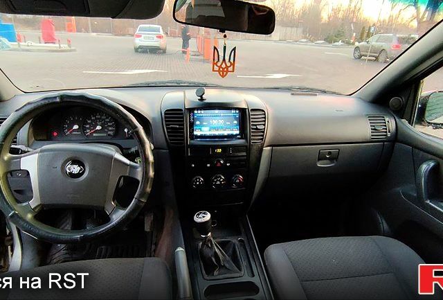 Киа Соренто, объемом двигателя 25 л и пробегом 280 тыс. км за 3100 $, фото 10 на Automoto.ua
