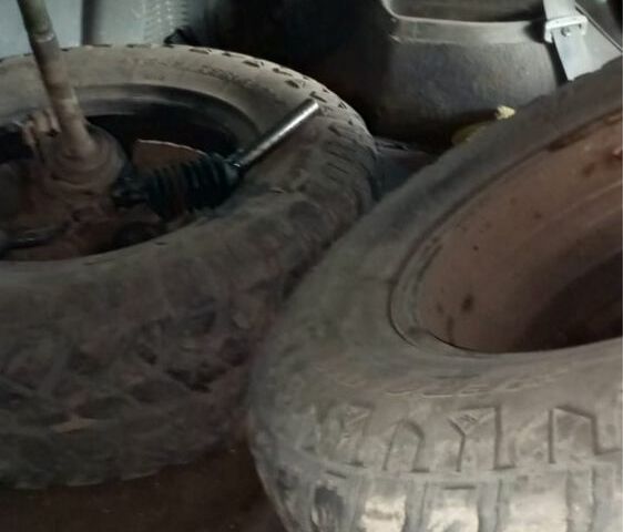 Киа Соренто, объемом двигателя 2.5 л и пробегом 300 тыс. км за 1560 $, фото 12 на Automoto.ua