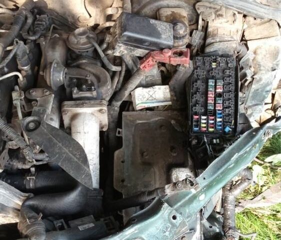 Киа Соренто, объемом двигателя 2.5 л и пробегом 300 тыс. км за 1559 $, фото 7 на Automoto.ua