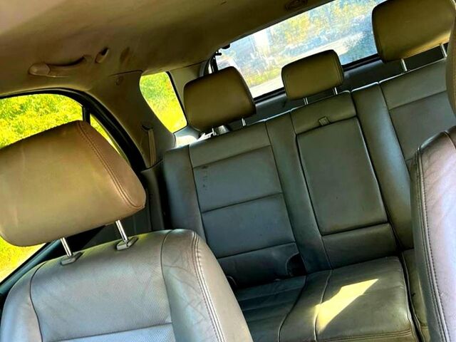 Киа Соренто, объемом двигателя 2.5 л и пробегом 327 тыс. км за 3500 $, фото 5 на Automoto.ua