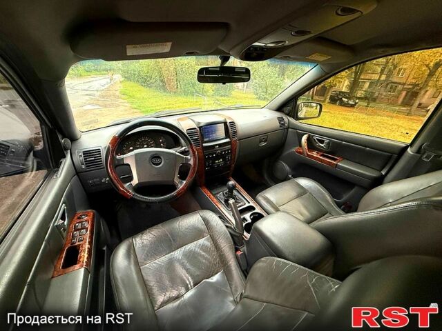 Киа Соренто, объемом двигателя 2.5 л и пробегом 128 тыс. км за 3800 $, фото 3 на Automoto.ua
