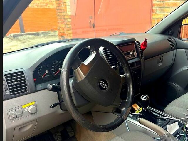 Киа Соренто, объемом двигателя 2.5 л и пробегом 230 тыс. км за 3800 $, фото 3 на Automoto.ua