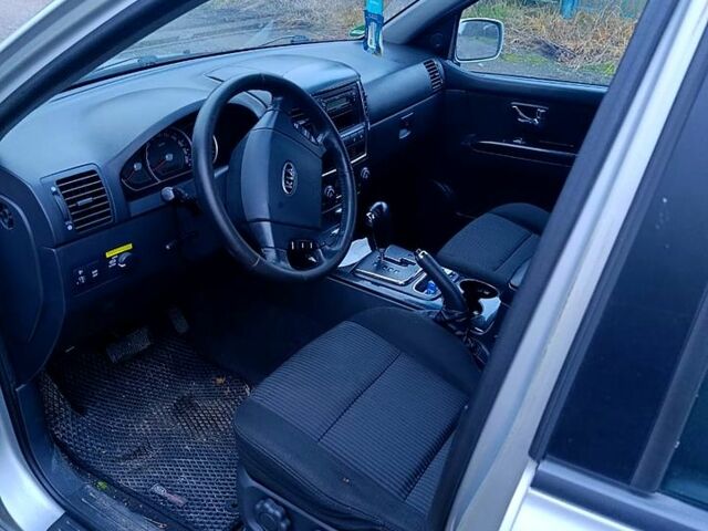 Киа Соренто, объемом двигателя 2.5 л и пробегом 270 тыс. км за 3300 $, фото 7 на Automoto.ua