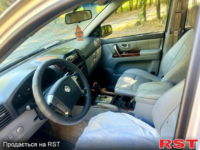Киа Соренто, объемом двигателя 2.5 л и пробегом 315 тыс. км за 3100 $, фото 6 на Automoto.ua