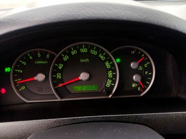 Киа Соренто, объемом двигателя 2.5 л и пробегом 213 тыс. км за 8500 $, фото 7 на Automoto.ua