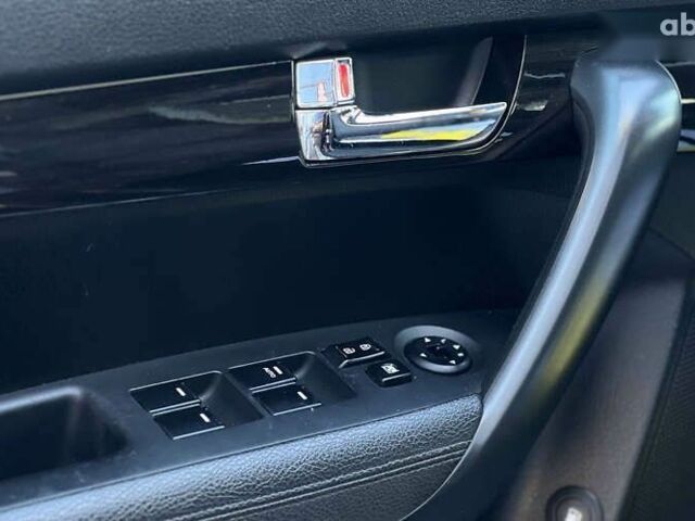 Кіа Соренто, об'ємом двигуна 0 л та пробігом 304 тис. км за 10600 $, фото 8 на Automoto.ua