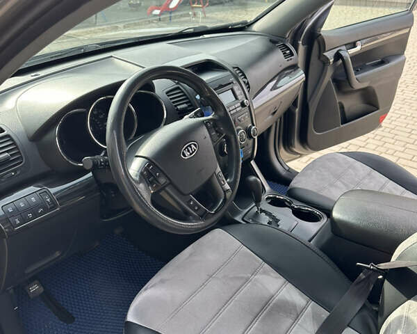 Киа Соренто, объемом двигателя 2.4 л и пробегом 10 тыс. км за 11000 $, фото 7 на Automoto.ua