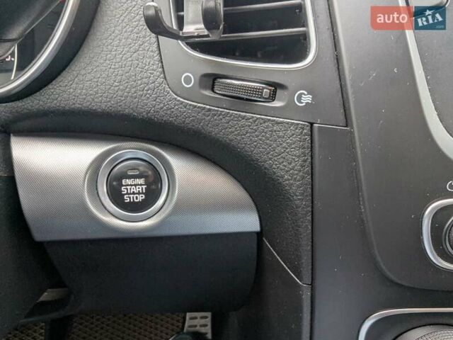 Кіа Соренто, об'ємом двигуна 2.2 л та пробігом 206 тис. км за 17000 $, фото 17 на Automoto.ua