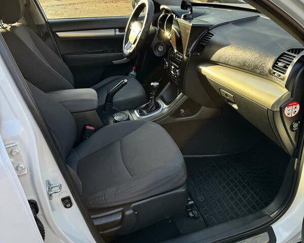 Киа Соренто, объемом двигателя 2.2 л и пробегом 236 тыс. км за 12500 $, фото 7 на Automoto.ua