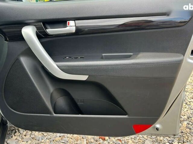 Кіа Соренто, об'ємом двигуна 2.2 л та пробігом 255 тис. км за 12500 $, фото 21 на Automoto.ua