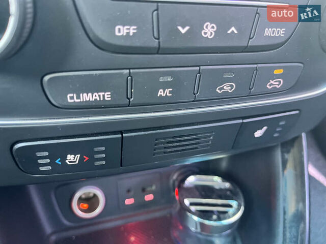 Киа Соренто, объемом двигателя 2 л и пробегом 228 тыс. км за 15000 $, фото 12 на Automoto.ua