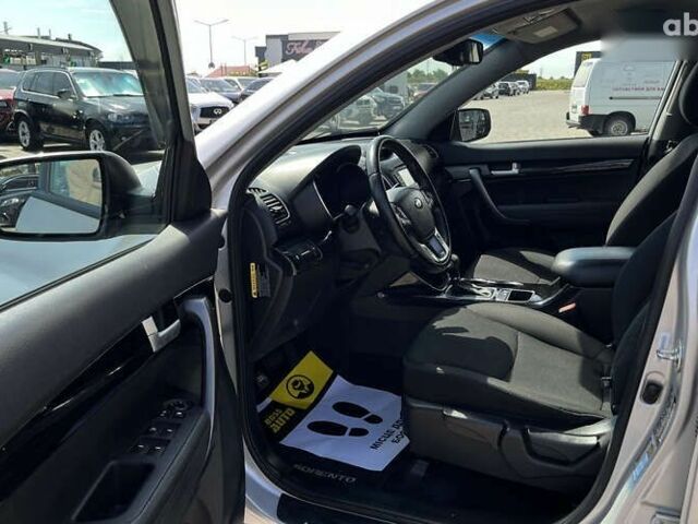 Киа Соренто, объемом двигателя 2.4 л и пробегом 96 тыс. км за 13800 $, фото 8 на Automoto.ua