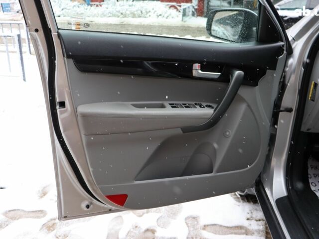 Киа Соренто, объемом двигателя 2.4 л и пробегом 77 тыс. км за 12900 $, фото 11 на Automoto.ua