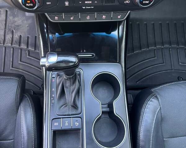 Киа Соренто, объемом двигателя 0 л и пробегом 105 тыс. км за 16500 $, фото 9 на Automoto.ua