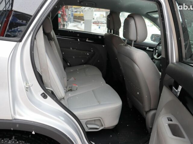 Киа Соренто, объемом двигателя 2.4 л и пробегом 77 тыс. км за 12900 $, фото 13 на Automoto.ua